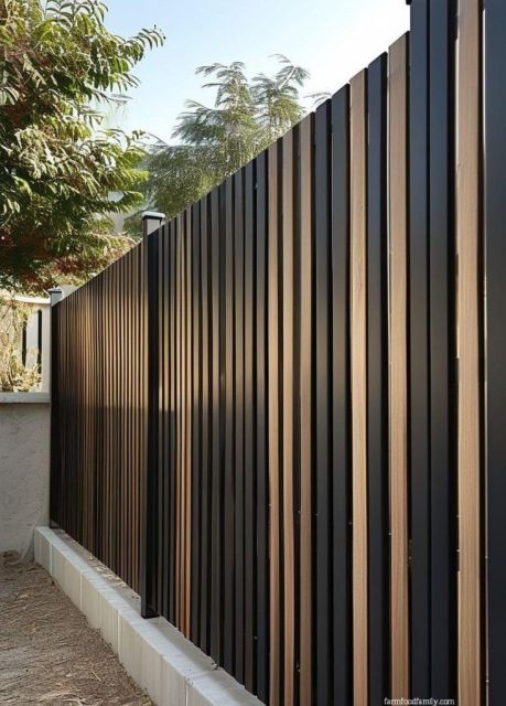 Inspirasi Model Pagar Rumah Terbaru yang Minimalis & Modern 13 pagar hollow vertikal