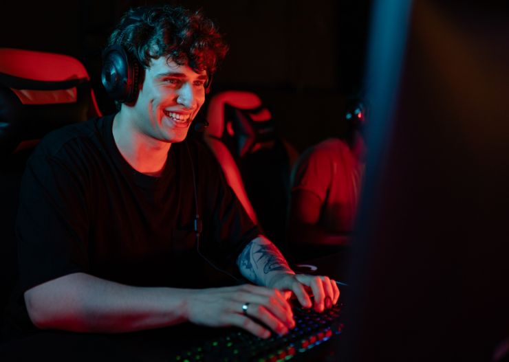 Keyboard Wireless vs Keyboard Wired di 2026, Pilih Mana? 17 pengalaman gaming