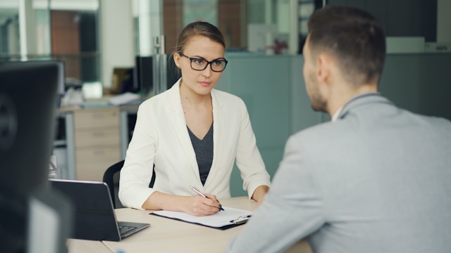 Apa yang Harus Dilakukan Setelah Dipecat? Langkah Ini Bisa Bantu Kamu Bangkit! 16 siapkan jawaban interview kerja