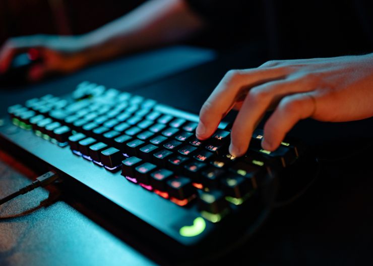 Keyboard Wireless vs Keyboard Wired di 2026, Pilih Mana? 14 stabilitas koneksi keyboard