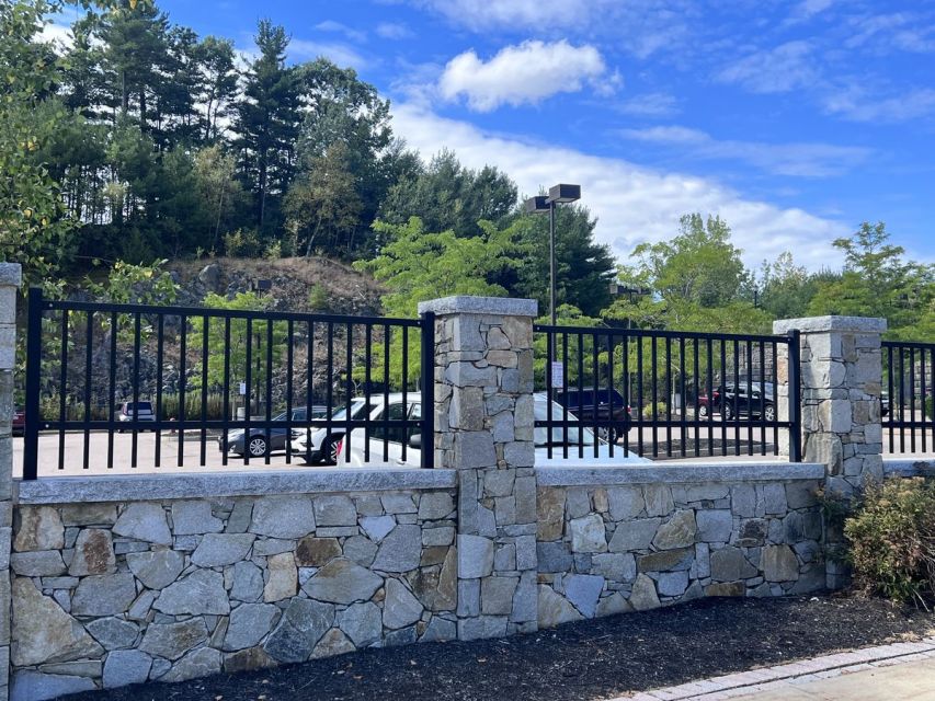 Inspirasi Model Pagar Rumah Terbaru yang Minimalis & Modern 15 stone metal fence
