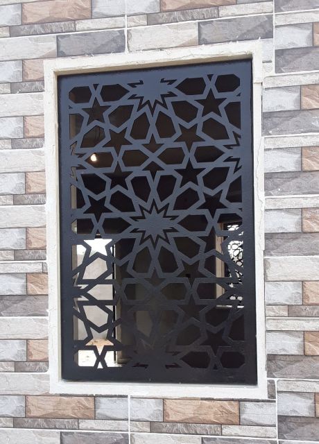 Inspirasi Model Teralis Jendela Minimalis untuk Fasad Hunian Modern 15 teralis laser cut