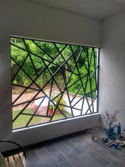 Inspirasi Model Teralis Jendela Minimalis untuk Fasad Hunian Modern 14 teralis model geometris