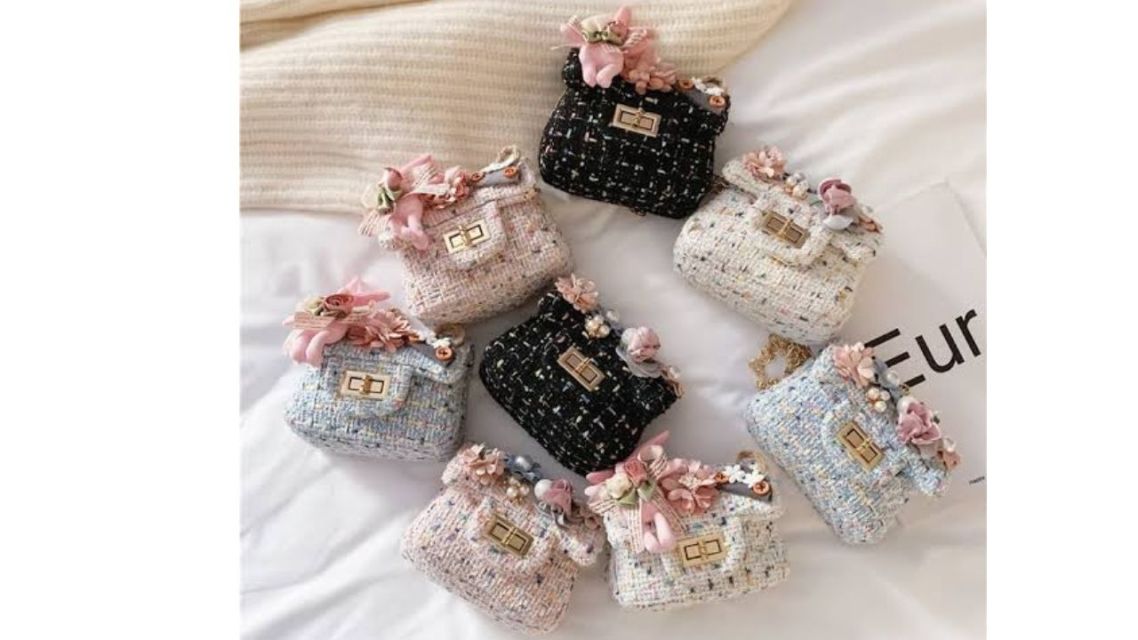15 Tas Anak Perempuan untuk Jalan-Jalan yang Lucu & Praktis Bikin Si Kecil Makin Stylish 24 Tas Anak Perempuan untuk Jalan Jalan (8)