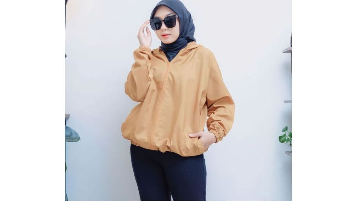 Inspirasi Outfit CFD Wanita yang Nyaman, Stylish, dan Bikin Semangat Jalan Pagi 18 Outfit CFD Wanita (4)