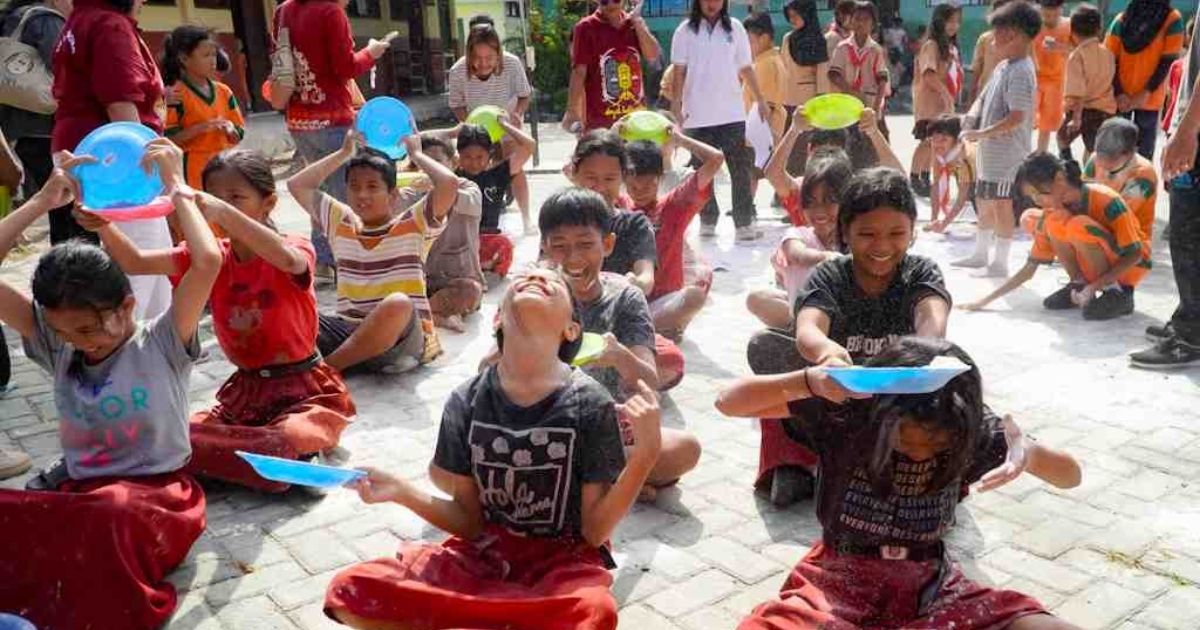 Ide Unik Lomba Anak-Anak 17 Agustus yang Antimainstream, Lucu, dan Bikin Ngakak 24 hipwee-Estafet Tepung