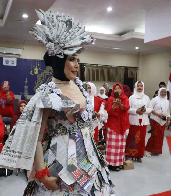 15 Lomba 17 Agustus Lucu Ibu-Ibu yang Dijamin Bikin Perayaan HUT RI 2026 Makin Pecah 19 Lomba 17 Agustus lucu ibu-ibu (3)