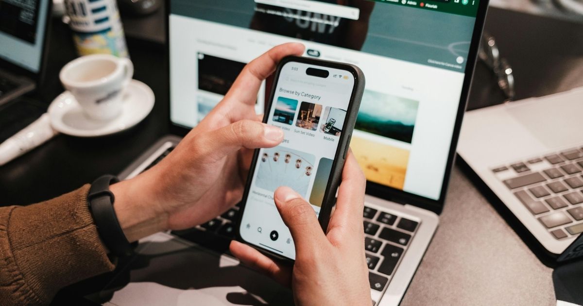 6 Tips War Tiket Konser Anti Gagal, Dijamin Ampuh Buat Pemula! 8 hipwee-Pelajari platform penjualan dan lengkapi data diri dari jauh hari