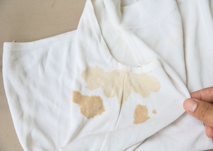 Cara Menghilangkan Noda Kopi di Baju Putih dan Berwarna 5 cara menghilangkan noda kopi yang sudah lama