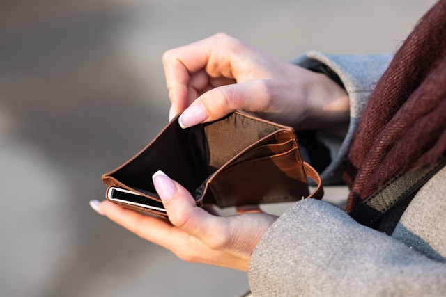 Doom Spending, Kebiasaan Finansial yang Bisa Buat Keuangan Babak Belur! 11 dampak doom spending