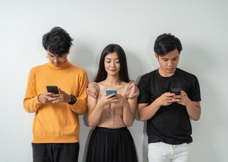 Berapa Lama Orang Indonesia Menggunakan HP dalam Sehari? Ini Gambarannya! 8 durasi penggunaan hp orang indonesia