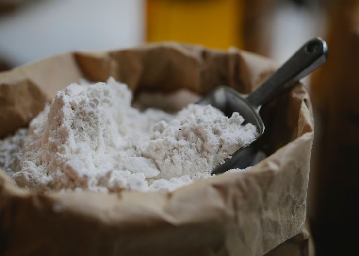 Mitos vs Fakta: Benarkah Tepung Bisa Memadamkan Api? 9 tepung singkong aman dilempar ke api