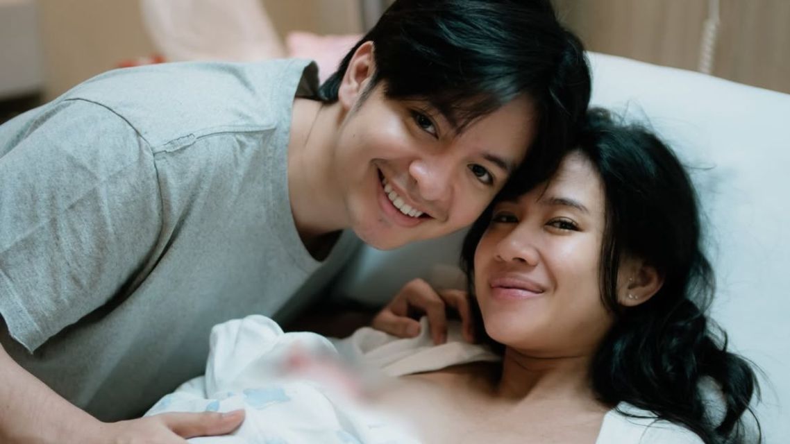 8 Fakta Terbaru Angga Yunanda dan Shenina Cinnamon yang Kini Resmi Menjadi Orang Tua 16 Wajah bahagia menyambut anak pertama