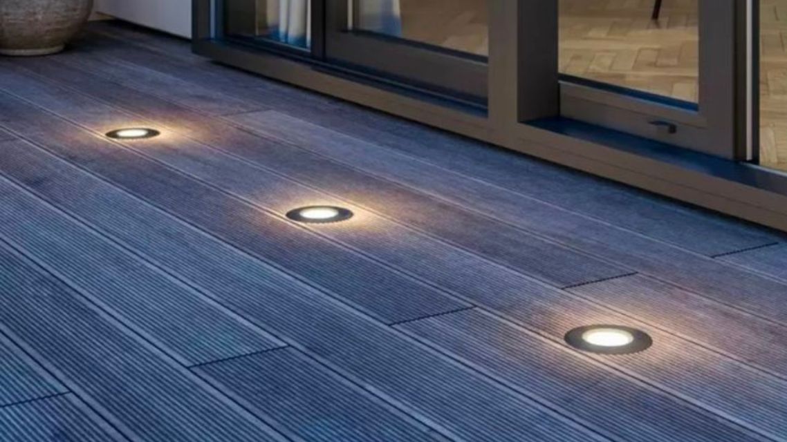 11 Rekomendasi Model Lampu Teras Estetik yang Bikin Fasad Makin Standout 20 Model lampu teras downlight tanam