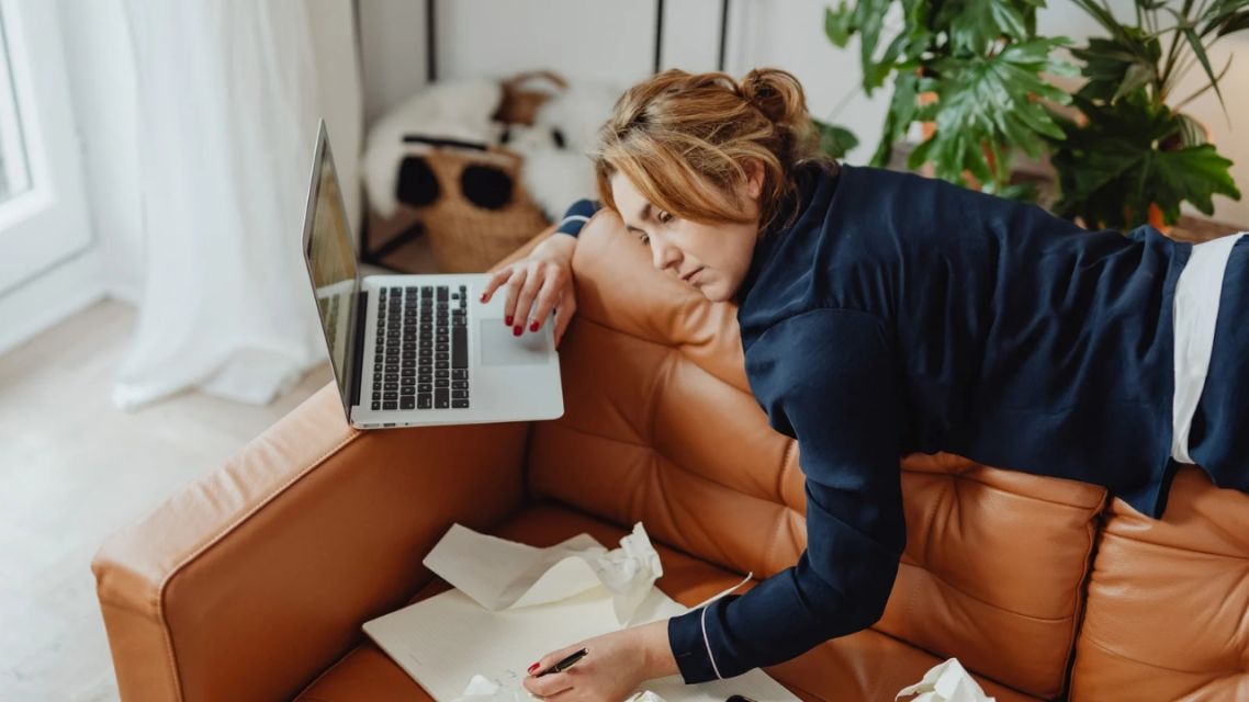 Malas vs Burnout: Kamu Cuma Mager atau Emang Udah Kelelahan? 5 Malas vs Burnout, Kamu yang Mana?