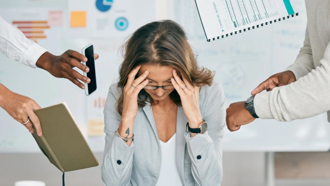 Malas vs Burnout: Kamu Cuma Mager atau Emang Udah Kelelahan? 7 Malas vs Burnout berhubungan dengan pekerjaan