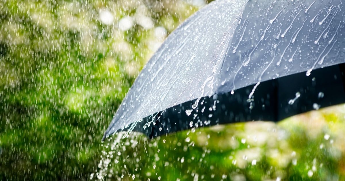 6 Doa Minta Hujan yang Berkah, Amalkan Saat Hadapi Kemarau Panjang 11 hipwee-Bacaan Doa Minta Hujan Singkat yang Mudah Dihafalkan