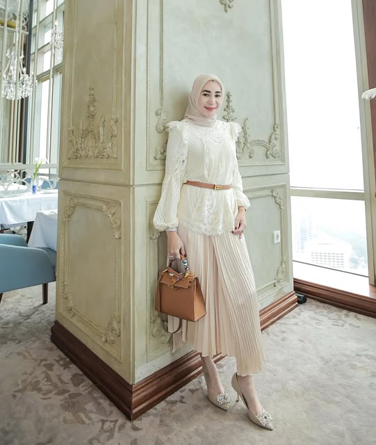 Pandai Mix & Match Baju, Intip 7 Gaya Fashion Erin Wartia Ini! 14