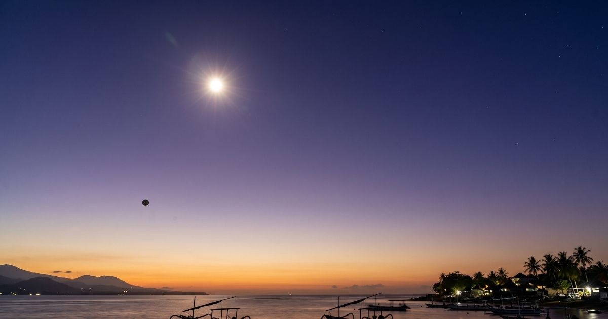 Fenomena Langit September 2026, Ini Daftar Istilah dan Jadwalnya 22 hipwee-Kecerahan puncak (Peak luminosity)