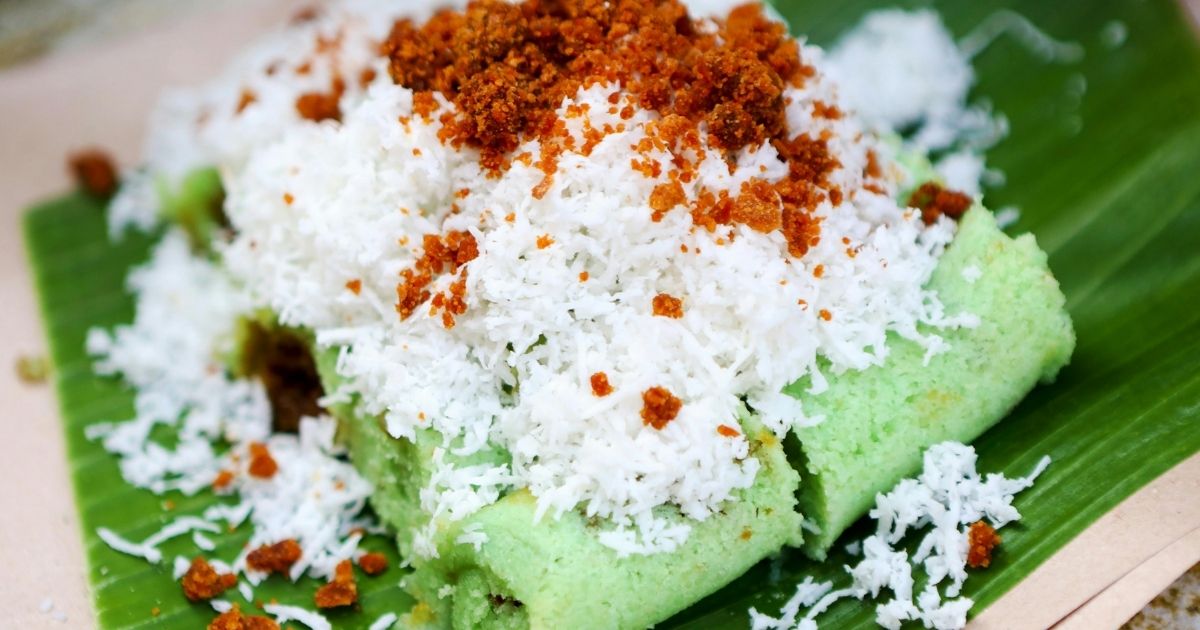 Murah Meriah, 15 Jajan Pasar Gluten Free yang Cocok Buat Diet 23 hipwee-Kue Putu