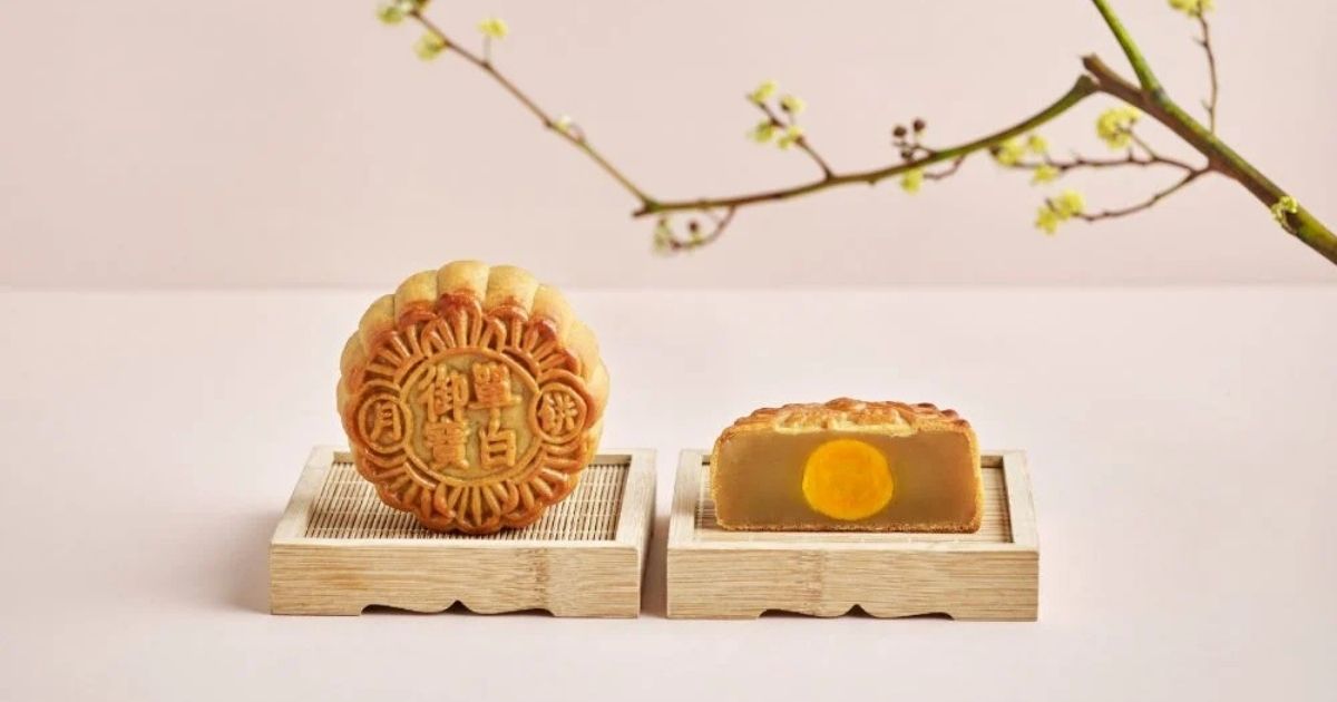 Bukan Cuma Lotus! Ini 8 Rekomendasi Mooncake Rasa Unik yang Cocok Buat Hampers 9 hipwee-Mooncake White lotus with single egg yolk