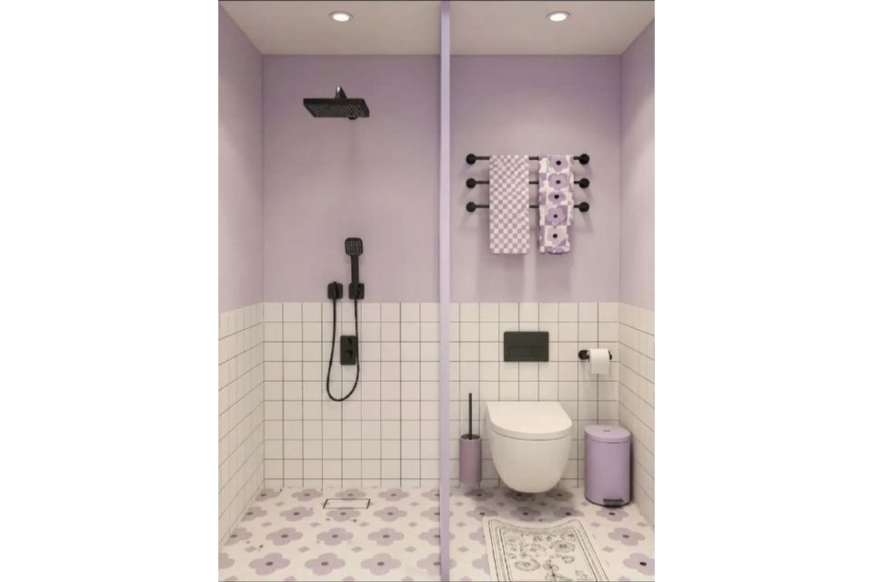 8 Inspirasi Kamar Mandi Warna Pastel yang Lagi Hits, Cocok Buat Gen Z! 13 hipwee-Soft lilac yang gemes dan dipadu aksen hitam