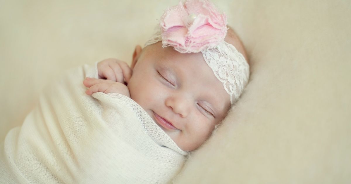 35+ Ucapan untuk Bayi Baru Lahir Penuh Doa, Pas Buat Chat & Kartu Hadiah 5 hipwee-Ucapan untuk Bayi Lahir Perempuan