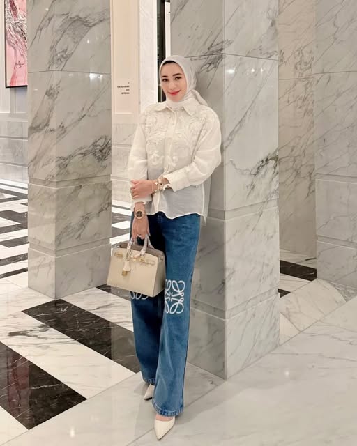 Pandai Mix & Match Baju, Intip 7 Gaya Fashion Erin Wartia Ini! 12