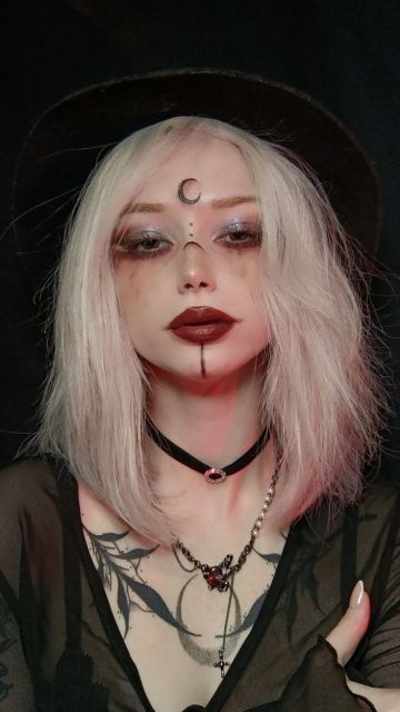 5 Inspirasi Makeup Halloween Kreatif dan Mudah Dikreasikan 8 dark witch makeup