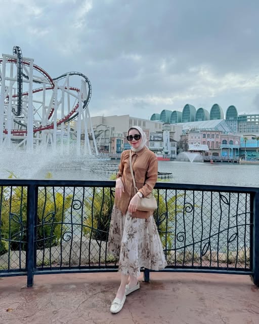 Pandai Mix & Match Baju, Intip 7 Gaya Fashion Erin Wartia Ini! 8