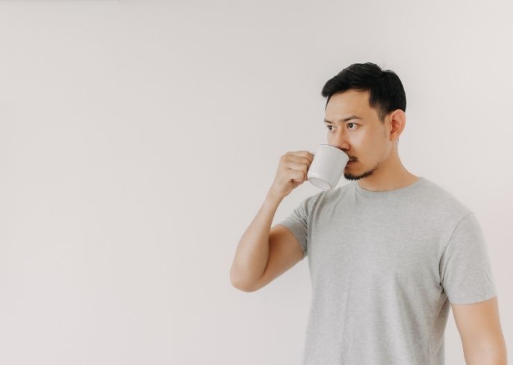 Mitos vs Fakta: Benarkah Minum Kopi Bikin Dehidrasi? 8 minum kopi