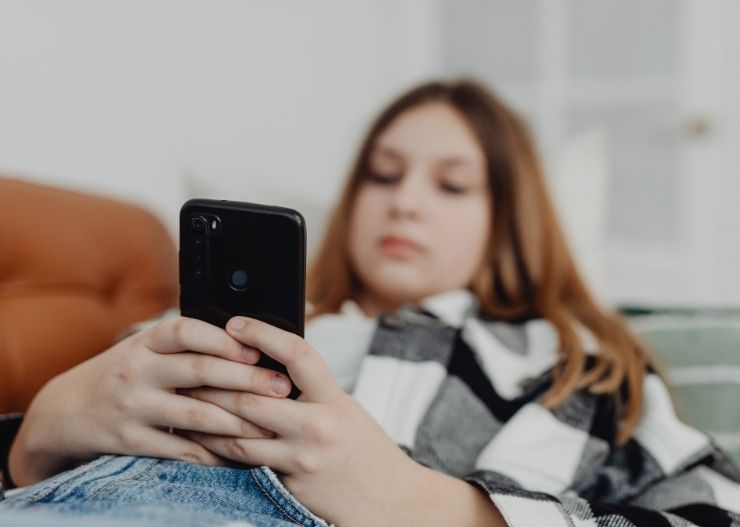 Gen Z Low Energy: Kenapa Gen Z Gampang Kehabisan Energi? 8 stimulasi tanpa henti
