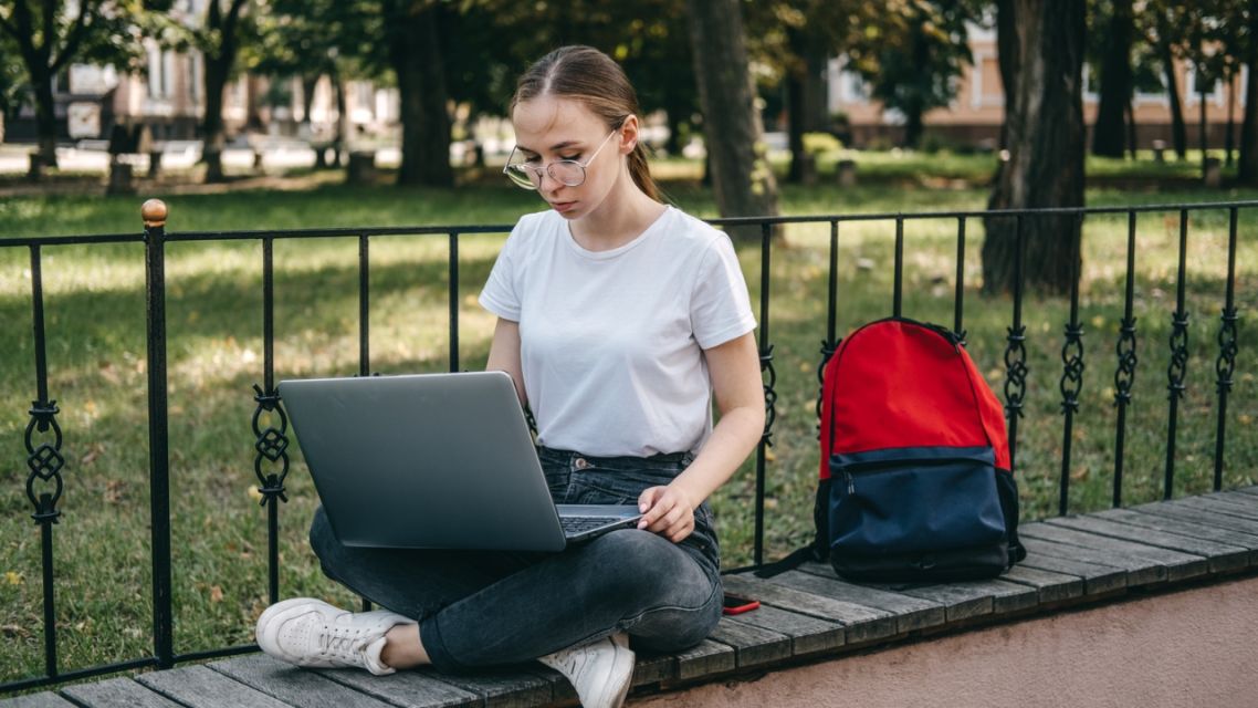 Laptop vs Tablet untuk Kuliah, Mana yang Lebih Worth It? 15 laptop vs tablet untuk kuliah (2)