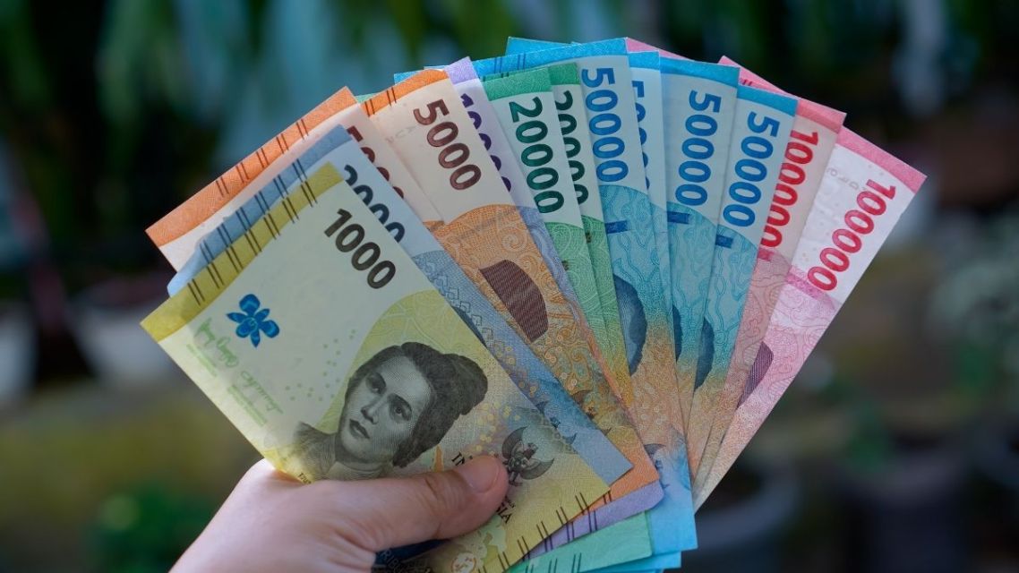 Realita Biaya Hidup Makin Berat, Benarkah Semua karena Gaya Hidup? 7 Uang rupiah yang menggambarkan kebutuhan hidup layak