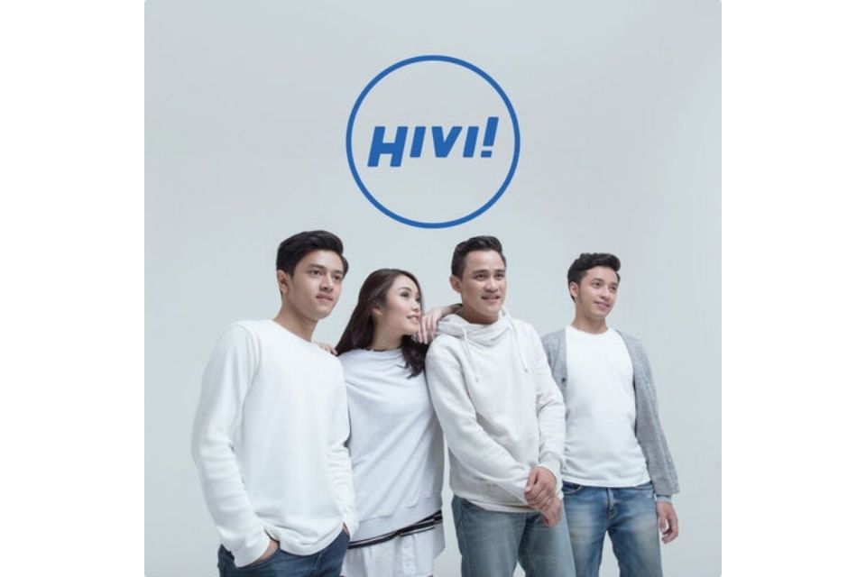 Relate Banget! 11 Lagu Untuk Acara Wisuda Terbaik Buat Momen Perpisahan 18 Para personel grup musik HiVi!