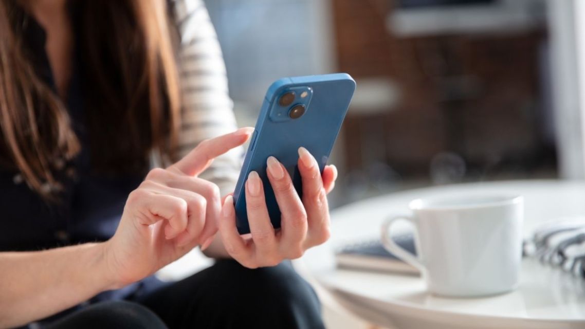 8 Ciri iPhone HDC & Cara Memeriksanya, User Baru Wajib Tahu! 16 Mengecek nomor IMEI dan nomor seri iPhone di menu pengaturan