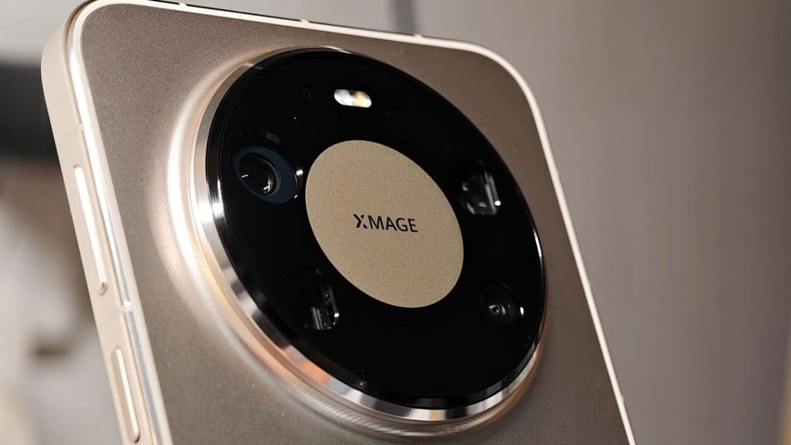 9 HP Terbaru Oktober 2026 dan Harganya, dari Galaxy A18 sampai iPhone 18 Pro 21 HUAWEI Mate 90 tampak belakang