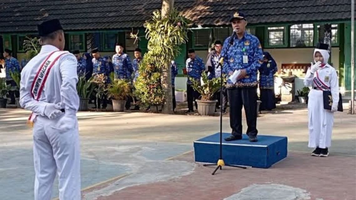 7 Sambutan Pembina Upacara untuk Hari Sumpah Pemuda dari Berkesan sampai Penuh Makna yang Bisa Dipilih! 19 Amanat pembina upacara di halaman sekolah