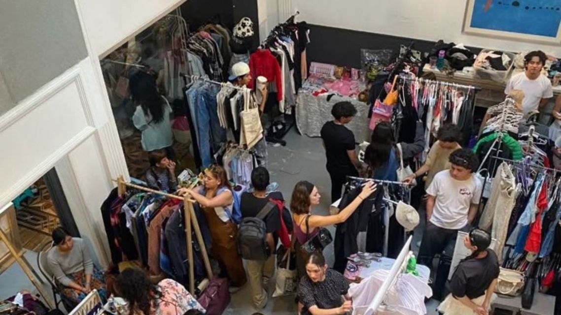 Dulu Malu, Sekarang Bangga: Kenapa Thrifting Masih Jadi Pilihan Anak Muda di 2026? 8 thrifting 2026 (1)