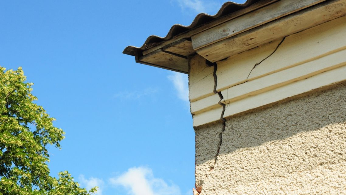 7 Cara Mengatasi Dinding Rumah Rembes Saat Musim Hujan, Ampuh! 8 Cara Mengatasi Dinding Rumah Rembes Saat Musim Hujan