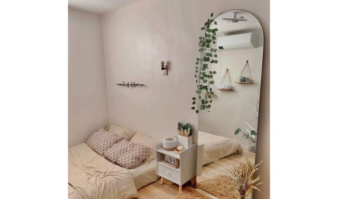 Cara Menata Kamar Kos Sempit Biar Lega: 9 Trik Layout dan Penyimpanan yang Bisa Kamu Coba Hari Ini 19 Kamar kos minimalis yang rapi dengan sedikit dekorasi