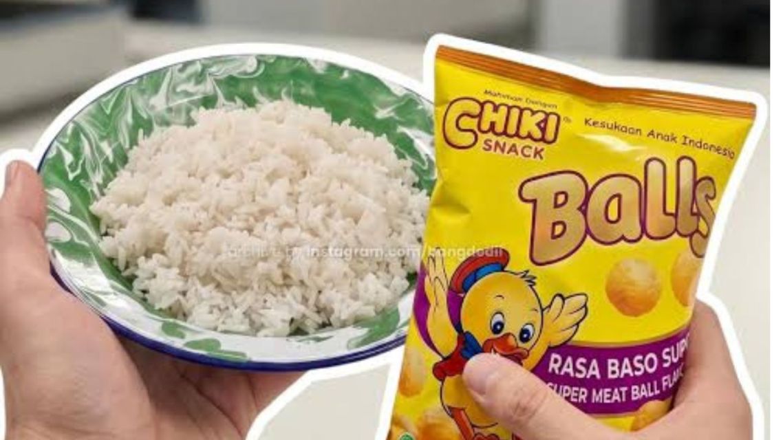 16 Sekte Makanan Absurd ala Netizen +62, dari Masih Masuk Akal sampai Bikin Geleng-Geleng! 24 Nasi putih dengan taburan Chiki Balls