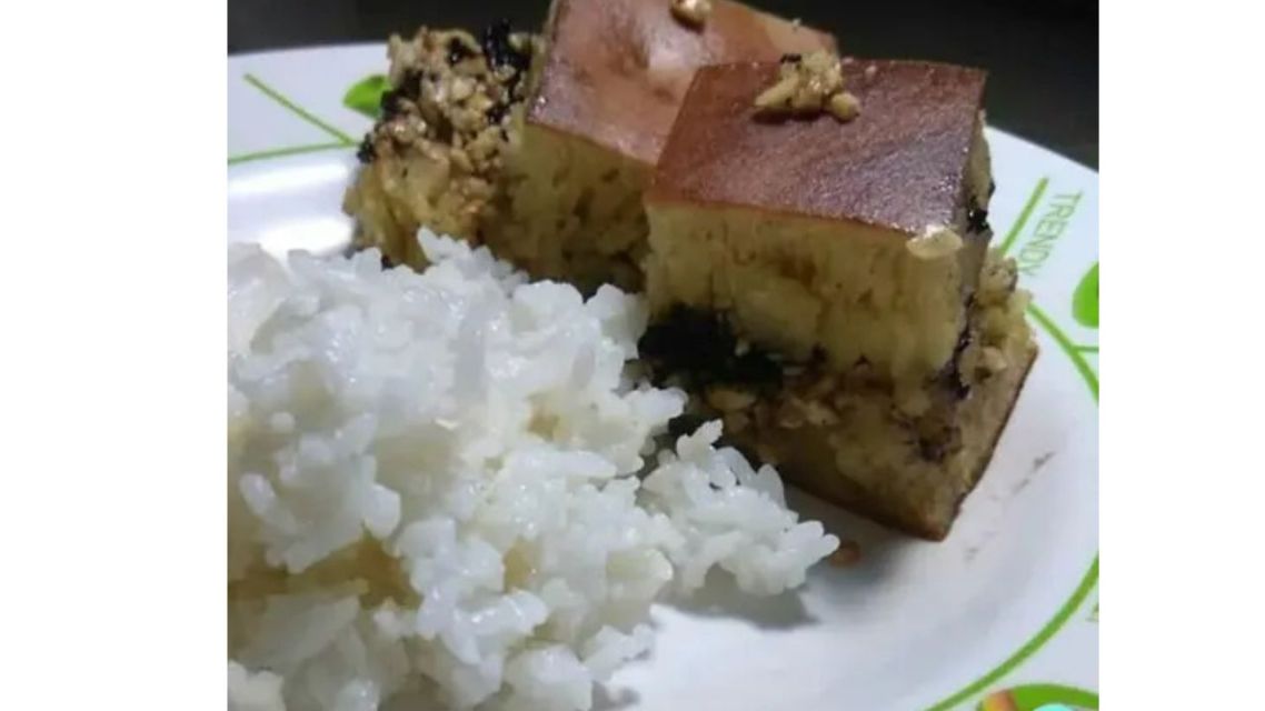 16 Sekte Makanan Absurd ala Netizen +62, dari Masih Masuk Akal sampai Bikin Geleng-Geleng! 26 Nasi putih dengan lauk martabak manis cokelat keju
