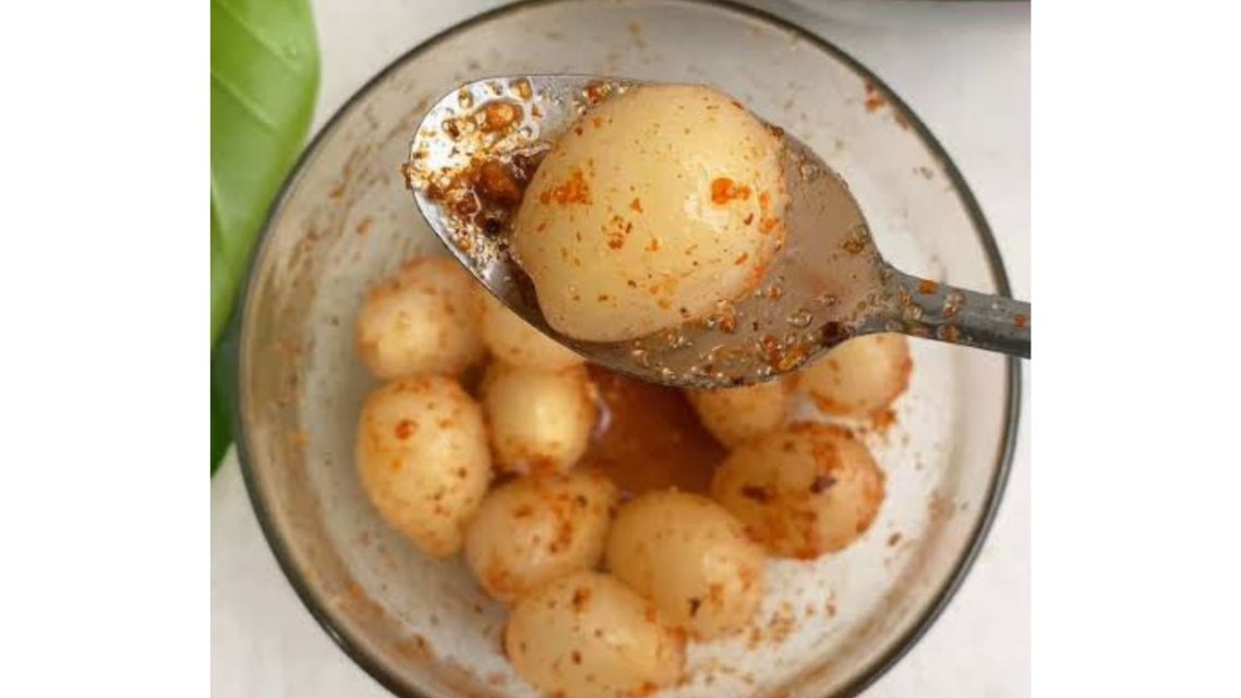 16 Sekte Makanan Absurd ala Netizen +62, dari Masih Masuk Akal sampai Bikin Geleng-Geleng! 31 Buah rambutan dibalur bumbu balado