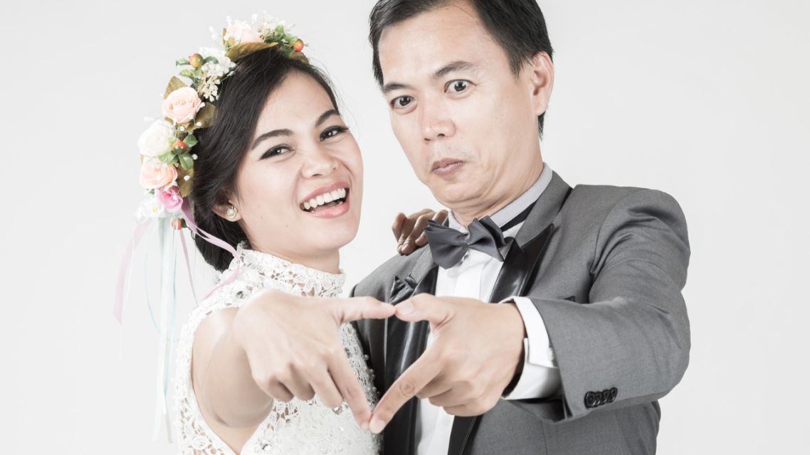 Menikah di Usia Berbeda: 5 Pilihan Perempuan dan Fakta di Baliknya 11 Foto pernikahan pasangan pengantin